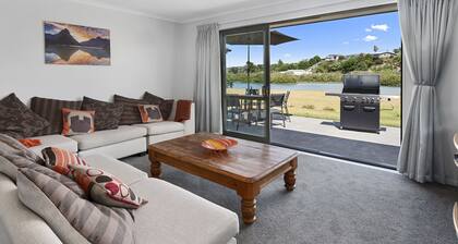 The Waterfront Ruakaka - Ruakaka Holiday Home