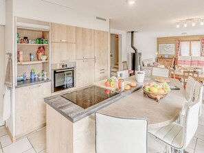 Kühlschrank, Mikrowelle, Ofen, Geschirrspüler