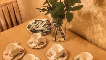 Daily continental breakfast (UAH 120 per person)