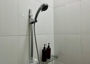 Bathroom - Mai Guesthouse Sanur (Denpasar)