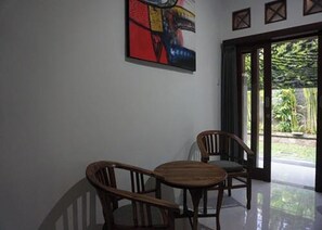 ห้องสแตนดาร์ดดับเบิล, วิวสวน | มินิบาร์, โต๊ะทำงาน, Wi-Fi ฟรี, ผ้าปูที่นอน
