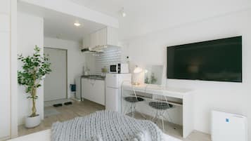 Apartament (5-B) | 1 dormitori, escriptori, planxa i posts de planxar i wifi gratuïta