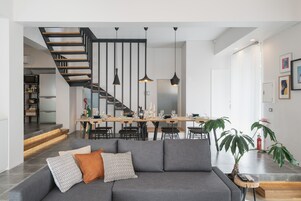 4 habitaciones, escritorio, tabla de planchar con plancha y wifi gratis 