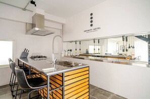 Higawa | Private kitchen - Infinity Hotel -Higawa- (Naha)