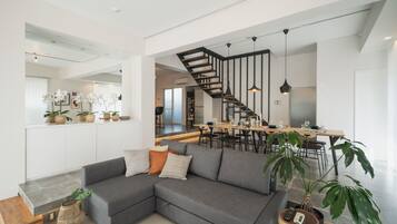 Higawa | 4 bedrooms, desk, iron/ironing board, free WiFi