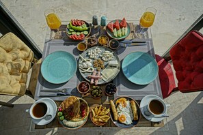 朝食 (郷土料理)、毎日提供 (無料)