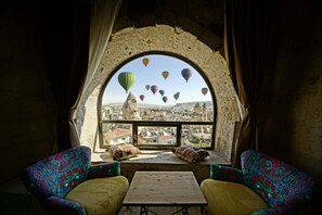 Minibar, in-room safe, individually decorated, desk - Arinna Cappadocia (Nevsehir)