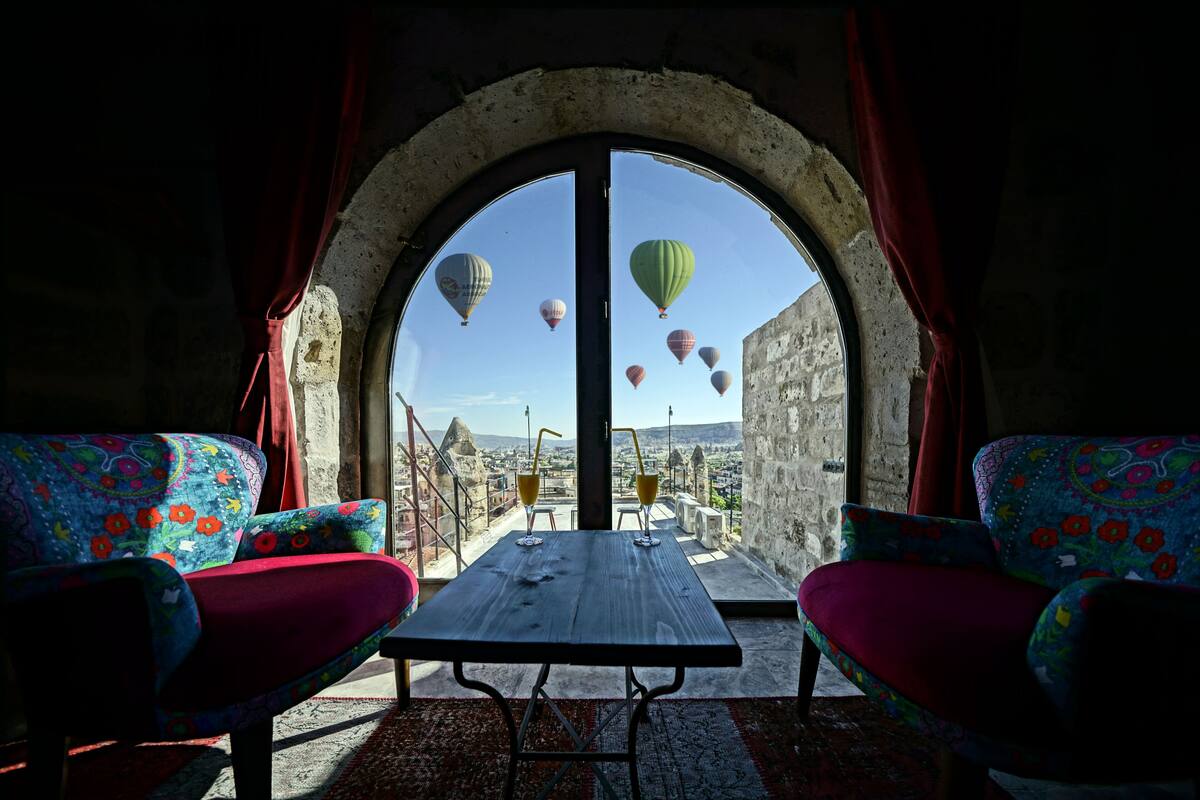 华丽双人房, 阳台 (Balloon view) | 迷你吧、客房内保险箱、办公桌、隔音