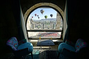 Superior Double Room, Bathtub (Balloon view) | Living area | LCD TV, heated floors - Arinna Cappadocia (Nevsehir)