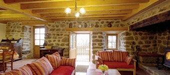 19th-century Forez Home, Garden & Pets Allowed