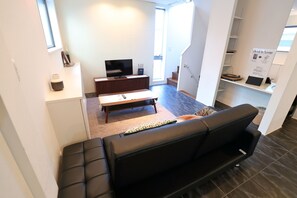 Hus (Private Vacation Home) | Vardagsrum | Platt-tv