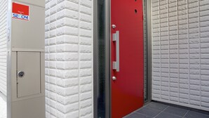 Pintu masuk properti
