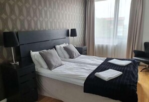 Habitación doble | Decoración individual, mobiliario individual, cortinas opacas