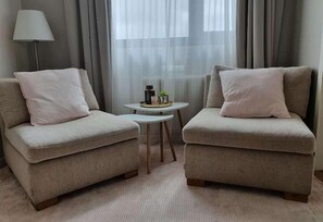 Suite | Decoración individual, mobiliario individual, cortinas opacas