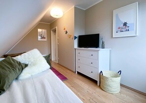 4 makuuhuonetta, vauvan matkasänky, Wi-Fi, vuodevaatteet