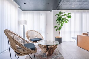 Televisión de pantalla plana, Netflix, estación para iPod