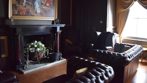 Bar lounge