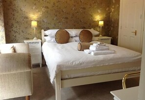 双人房 | 高档床上用品、特色装修、特色家居、笔记本电脑工作区