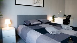 City Studio | Desk, laptop workspace, iron/ironing board, free WiFi - Charming Studio - City Center W Smart TV (Luxembourg City)