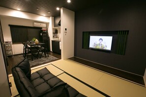 一棟貸し | リビング エリア | 薄型テレビ、DVD プレーヤー