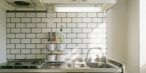 5-D | Private kitchen | Fridge, microwave, stovetop, cookware/dishes/utensils - Akebono 5-D (Naha)