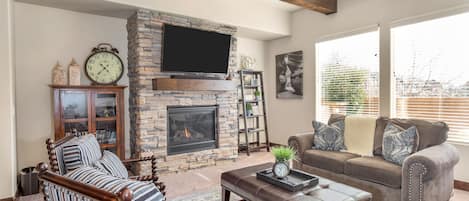 TV, fireplace