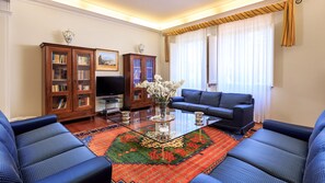 Table tennis, books, stereo