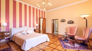 7 bedrooms, desk, iron/ironing board, free WiFi