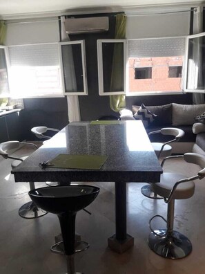 Appartement Familial, 2 chambres (Rez-de-chaussée) | Coin séjour