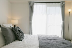 Appartement (5-C) | 1 slaapkamer, een bureau, een strijkplank/strijkijzer, gratis wifi