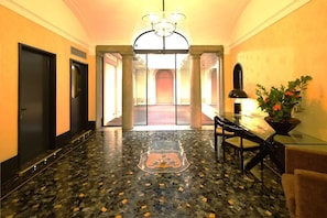 Lobby - Residence Borgo Nuovo Uno (Milan)