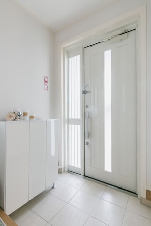 Interior entrance - Sunset Breeze Chatan (Chatan)