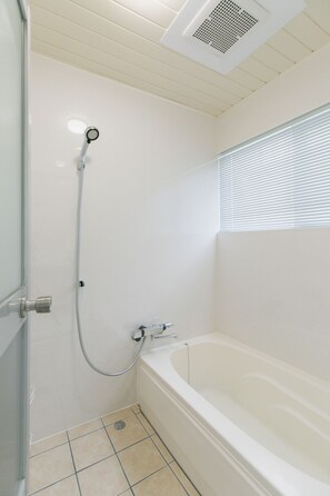 House (BREEZE Chatan) | Bathroom