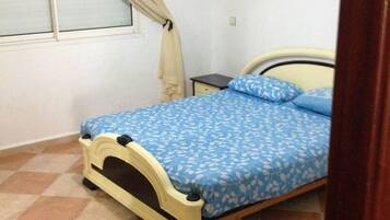 4 bedrooms, bed sheets