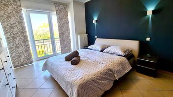 Design Apartment | 1 bedroom, individually decorated, individually furnished, desk