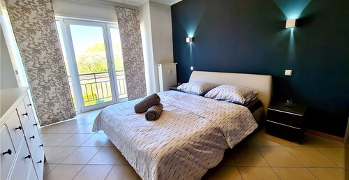 Fully Furnished Modern Condo