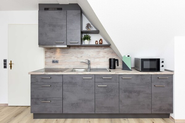 Réfrigérateur, four à micro-ondes, lave-vaisselle