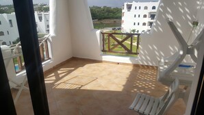 Unclassified image, 2 of 9, button - Mangle vue sur Piscine (Martil)