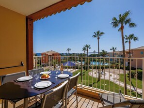 Outdoor dining - Lovely apartment for 4 people with WIFI, A/C, pool, TV and terrace (La Garonnette-plage)