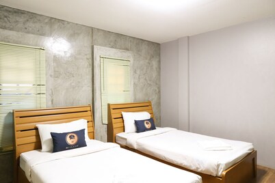 VaylaSamran 1  By RoomQuest