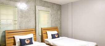 VaylaSamran 1  By RoomQuest