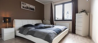 Modern Spacious 2BR Apartment