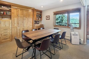 Dining - Ski-In/Ski-Out Escape with Private Balcony, Cozy Fireplace, Hot Tubs, Parking & Easy Elevator Access (Snowmass Village)