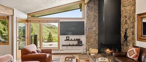 Télévision, cheminée