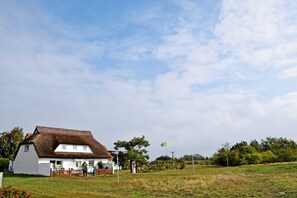 Unclassified image, 4 of 17, button