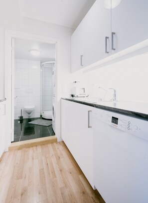 Apartamento | Cozinha privada | Geladeira grande, fogão, cooktop, lava-louças