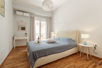 Cozy Flat in hip Koukaki, just off Filopappou Hill