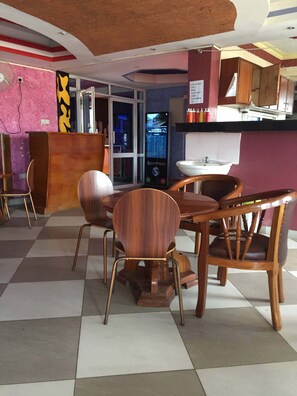 بار (في المنشاة)