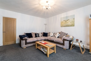 Apartment | Living area | 30-inch TV with digital channels, fireplace