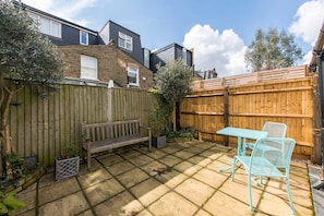 House (3 Bedrooms) | Balcony
